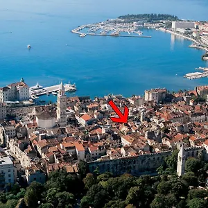 Opium Old 3*, Split Croatia